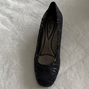 Elegant Black Women's Shoe
